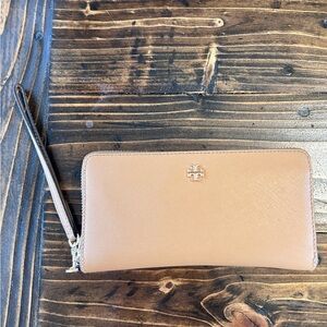 Tory Burch Women's Emerson Wristlet Zip Continental Wallet